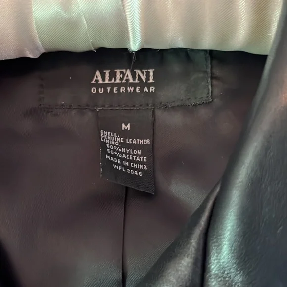 Leather jacket - Picture 2 of 6